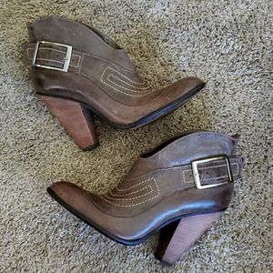 Carlos Santana Brwn Ankle Booties